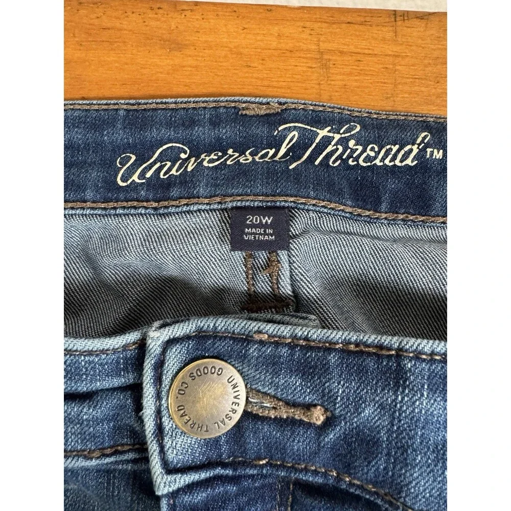 Universal Thread plus size stretchy soft jeans size 20W med wash